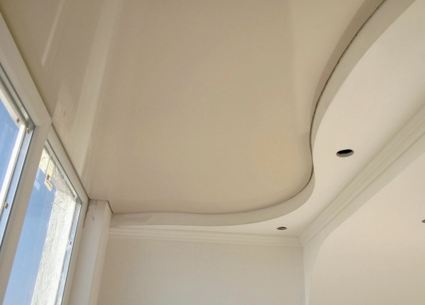 Натяжные потолки на балкон